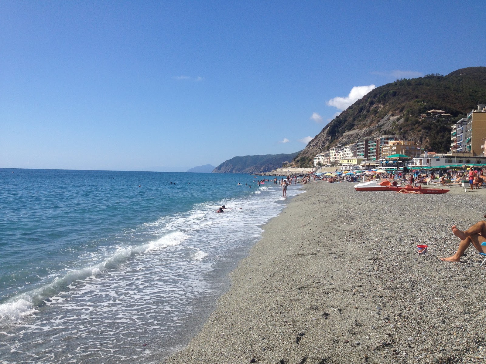 Fotografija Spiaggia Deiva Marina z rjavi fini kamenček površino