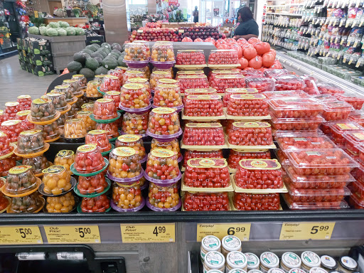 Grocery Store «Safeway», reviews and photos, 2401 N Charles St, Baltimore, MD 21218, USA