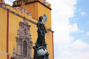 Monumento a La Paz image