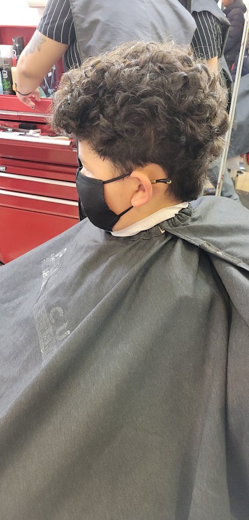 Final Cut Sports Barbershop 55109