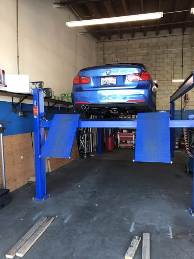 Muffler Technician image