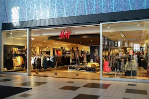 H&M image