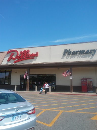 Grocery Store «Dillons», reviews and photos, 3020 E Douglas Ave, Wichita, KS 67214, USA