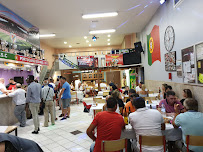 Atmosphère du Restaurant Associaçao Portuguesa à Décines-Charpieu - n°5