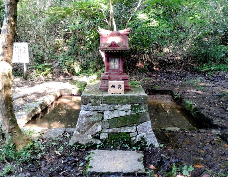 猿田神社御神水の池
