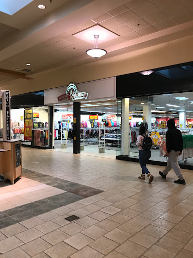 Brunswick Square, 755 NJ-18, East Brunswick, NJ 08816, USA, 