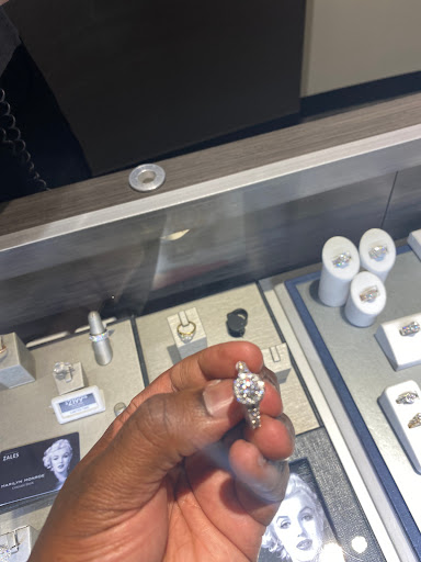 Jewelry Store «Zales - The Diamond Store», reviews and photos, 90-15 Queens Blvd, Queens, NY 11373, USA