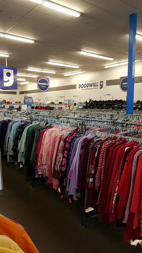 Thrift Store «Thunderbird & Dysart Goodwill Retail Store & Donation Center», reviews and photos, 13055 W Thunderbird Rd, El Mirage, AZ 85335, USA