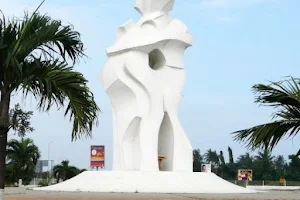 Statue Akwaba image