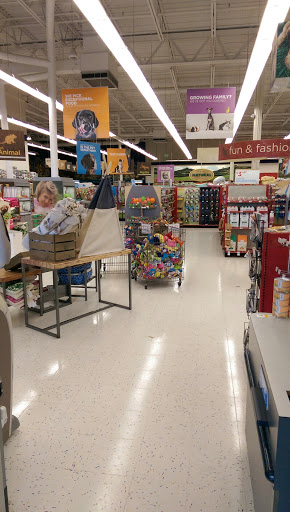 Pet Supply Store «Petco Animal Supplies», reviews and photos, 6181 Old Dobbin Ln #800, Columbia, MD 21045, USA