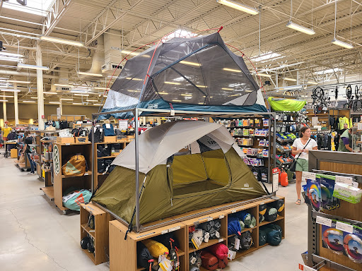 Camping Store «REI», reviews and photos, 2643 Edmondson Rd, Cincinnati, OH 45209, USA