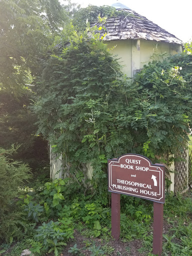 Book Store «Quest Book Shop», reviews and photos, 306 Geneva Rd, Wheaton, IL 60187, USA