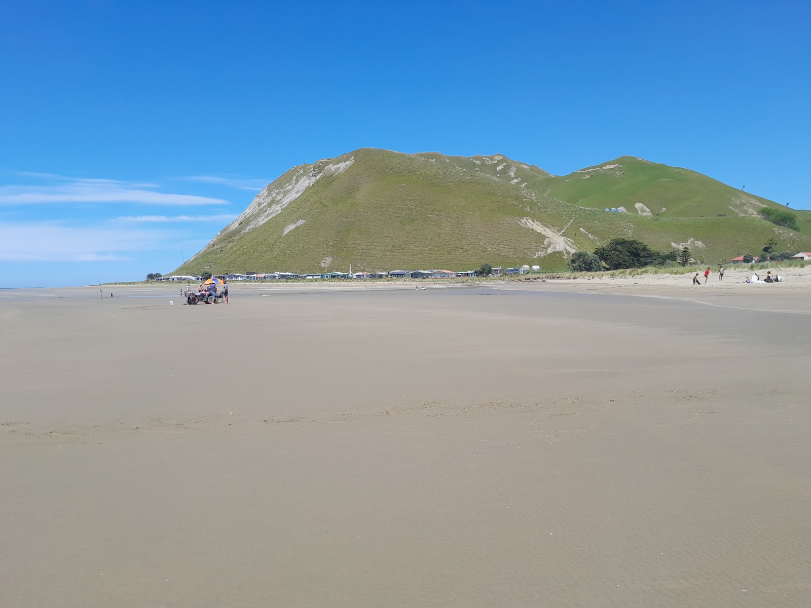 Shoal Beach的照片 带有明亮的沙子表面