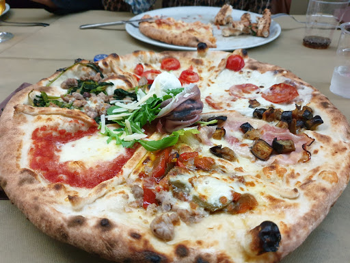 Ristorante Pizzeria Grotta Azzurra in Lusciano, Provincia di Caserta