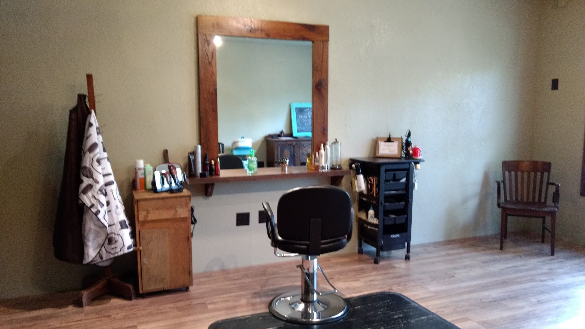 Countryside Salon not taking new clients