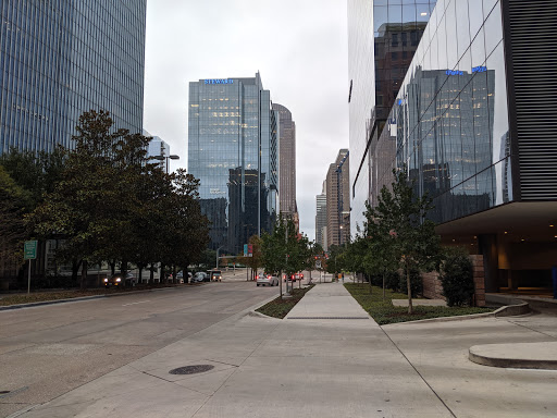 Shopping Mall «Uptown Plaza - Dallas», reviews and photos, 2222 McKinney Ave, Dallas, TX 75201, USA