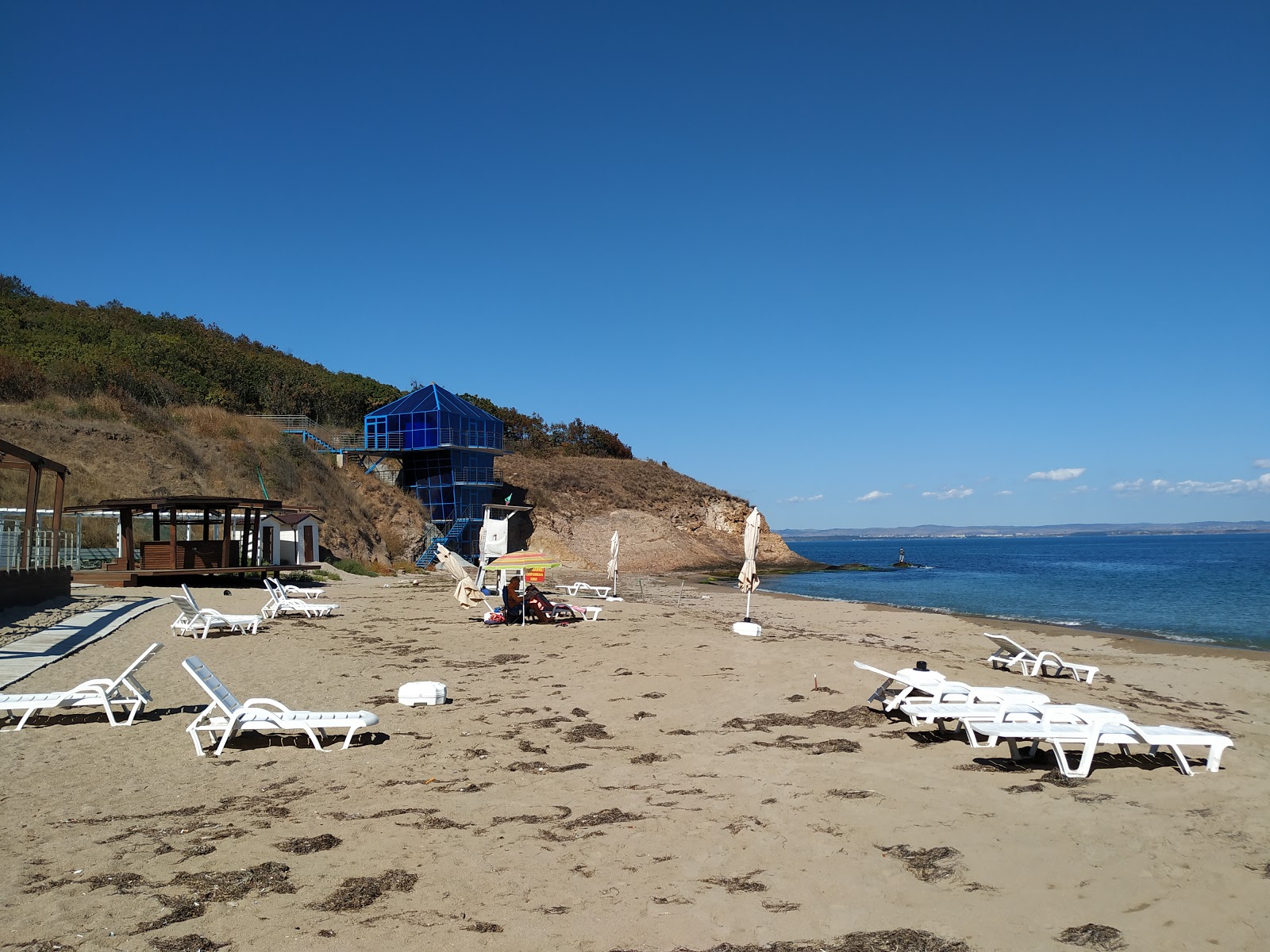 Foto de Rosenets beach rodeado por montanhas