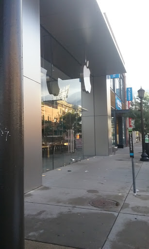 Computer Store «Apple Uptown», reviews and photos, 3018 Hennepin Ave, Minneapolis, MN 55408, USA