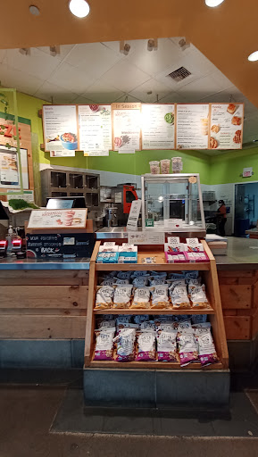 Shopping Mall «Powell Street Plaza Shopping Center», reviews and photos, 5795 Christie Ave, Emeryville, CA 94608, USA