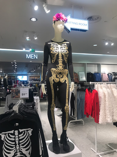 Clothing Store «H&M», reviews and photos, 4400 Sharon Rd, Charlotte, NC 28211, USA