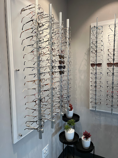 Eye Care Center «Vistar Eye Center», reviews and photos, 707 S Jefferson St # 102, Roanoke, VA 24016, USA