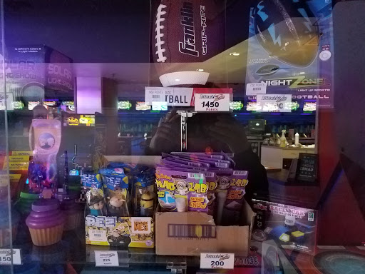 Bowling Alley «Brunswick Zone Glendale Heights», reviews and photos, 558 North Ave, Glendale Heights, IL 60139, USA