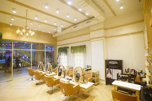 Zazzle Salon - VR Mall Anna Nagar image