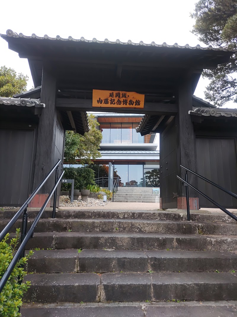 内藤記念館正面駐車場