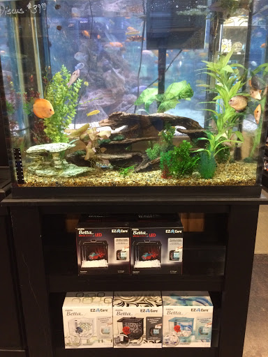 Pet Store «Woofs & Waves», reviews and photos, 5426 Arrowhead Pkwy E, Sioux Falls, SD 57110, USA