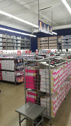 Shoe Store «SKECHERS Factory Outlet», reviews and photos, 15251 Beach Blvd, Westminster, CA 92683, USA