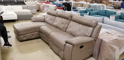 Outlet Store «Rooms To Go Outlet Furniture Store - Grand Prairie», reviews and photos, 2725 TX-360 #100, Grand Prairie, TX 75052, USA