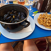 Plats et boissons du Restaurant français Restaurant La Passerelle | Spécialités d'anguilles et galettes à Coulon - n°8