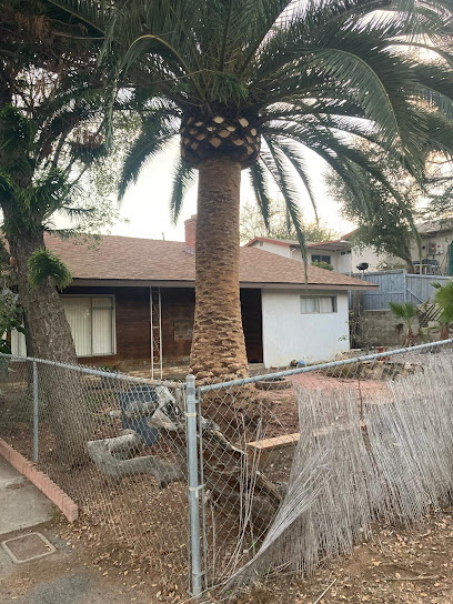 Tomas Tree Services Construction Worken, Fallbrook California