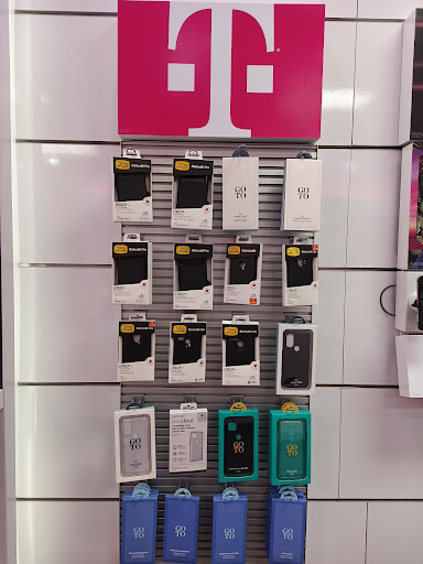 Cell Phone Store «T-Mobile», reviews and photos, 3670 Center Rd, Brunswick, OH 44212, USA