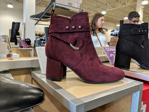Stores to buy women's white boots Austin