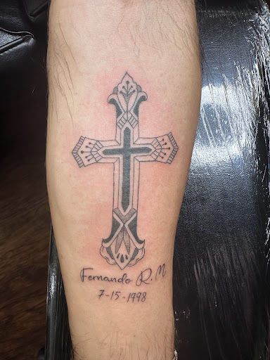 Explore hawaiian tattoo ideas, creative tattoo ideas in Atlanta, available at Arte Tattoo