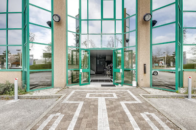BUSINESS CENTER à Saint-Genis-Pouilly