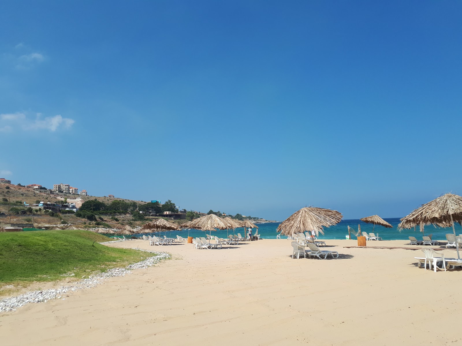 Foto de Summer Beach com areia bege fina superfície
