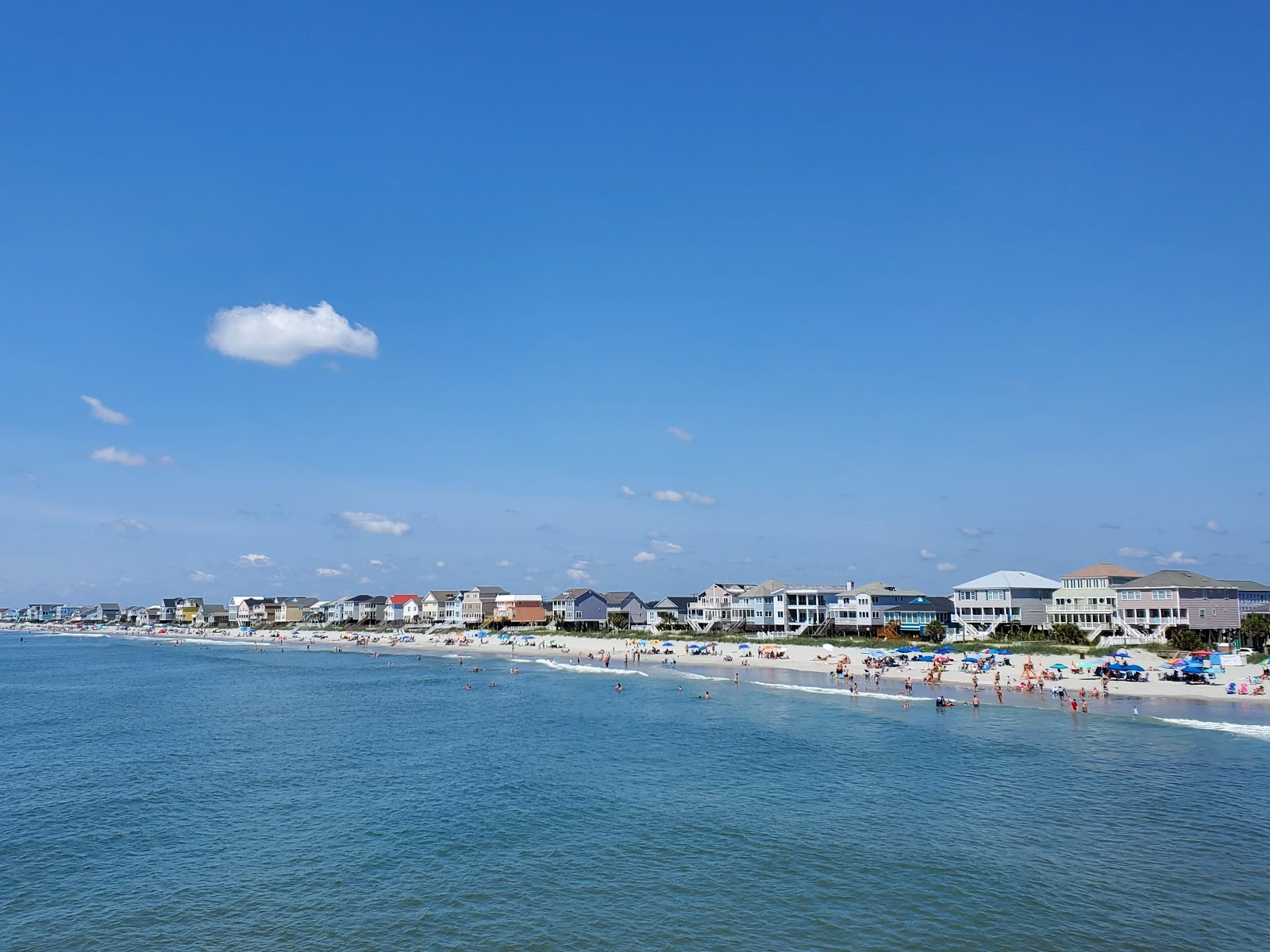 Φωτογραφία του Garden City Pier beach με μακρά ευθεία ακτή