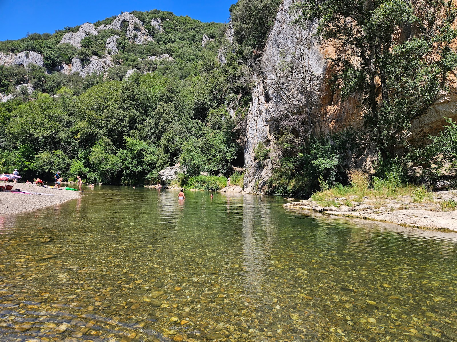 Plage du Roy'in fotoğrafı geniş bir kıyı şeridi ile birlikte