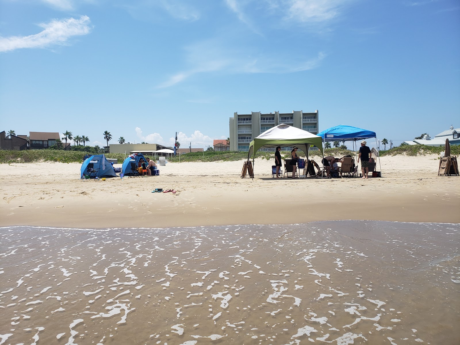 South Padre Island beach的照片 带有碧绿色纯水表面