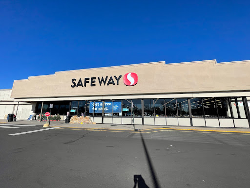 Grocery Store «Safeway», reviews and photos, 1605 E Bridge St, Brighton, CO 80601, USA
