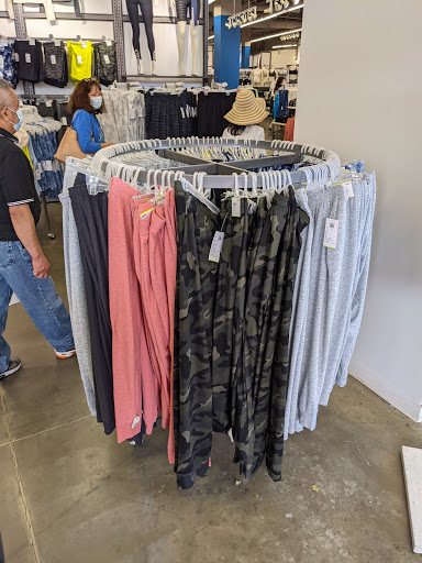 Clothing Store «Old Navy», reviews and photos, 634 Spectrum Center Dr, Irvine, CA 92618, USA