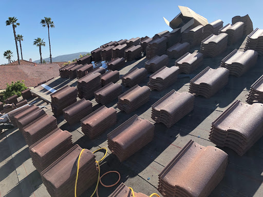 Roofing contractor Escondido