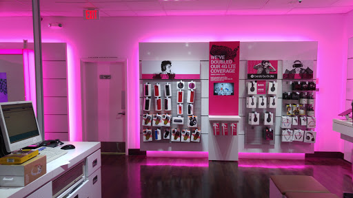 Cell Phone Store «T-Mobile», reviews and photos, 280 Alhambra Cir, Coral Gables, FL 33134, USA