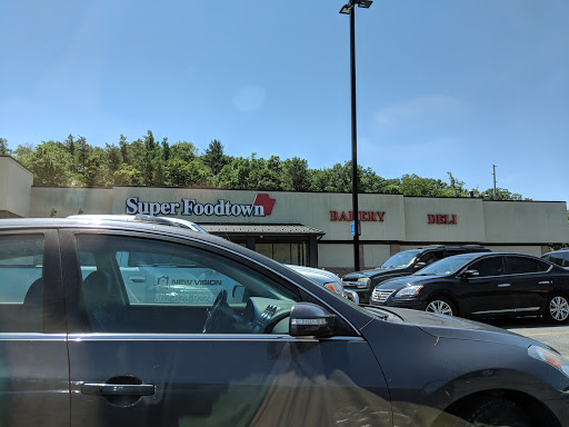 Grocery Store «Super Foodtown of East Stroudsburg», reviews and photos, 232 Fox Run Ln, East Stroudsburg, PA 18302, USA