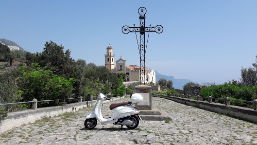 Amalfi Rent a Scooter Via Umberto I, 8, 84010 Conca dei Marini SA, Italia