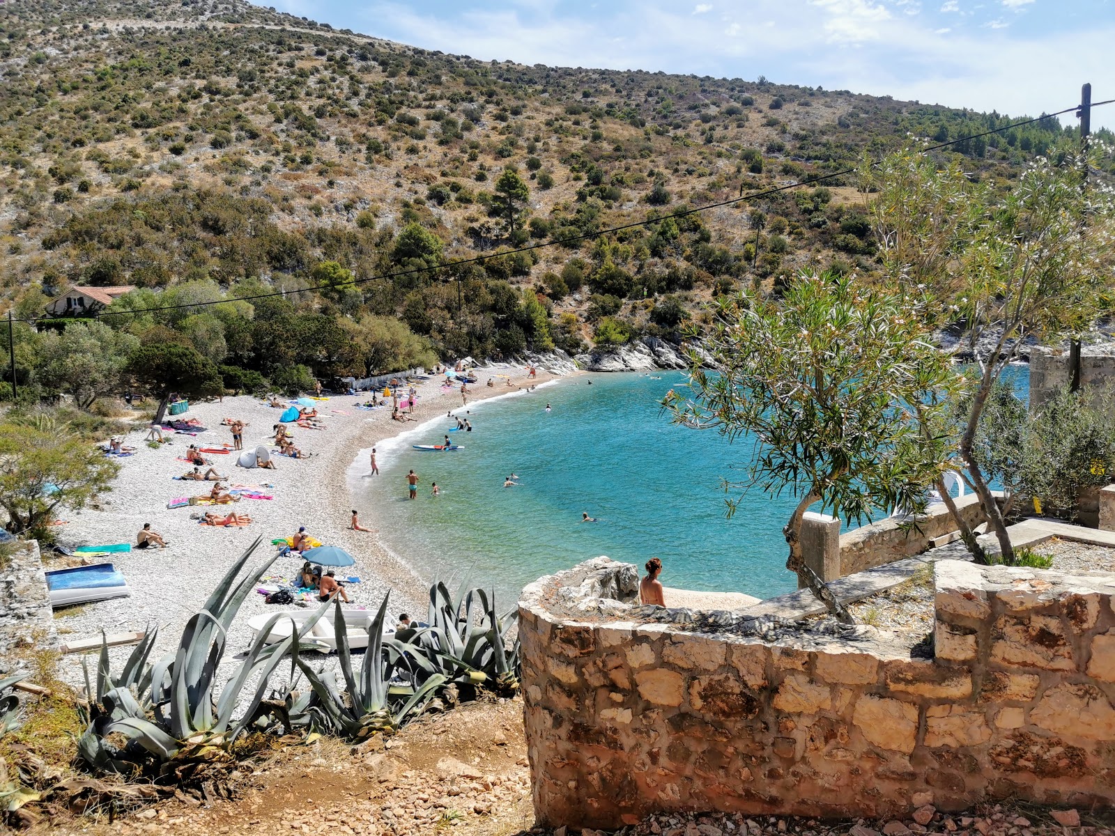 Φωτογραφία του Dubovica beach με επίπεδο καθαριότητας πολύ καθαρό