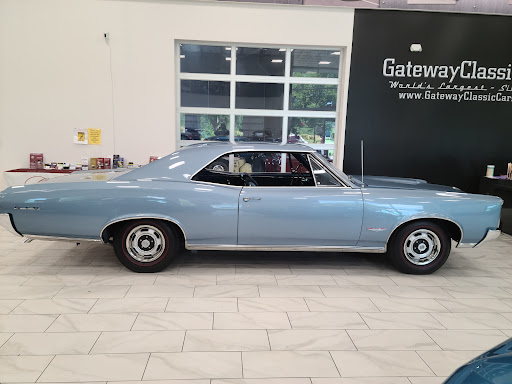 Car Dealer «Gateway Classic Cars Tampa», reviews and photos, 351 30th St NE, Ruskin, FL 33570, USA