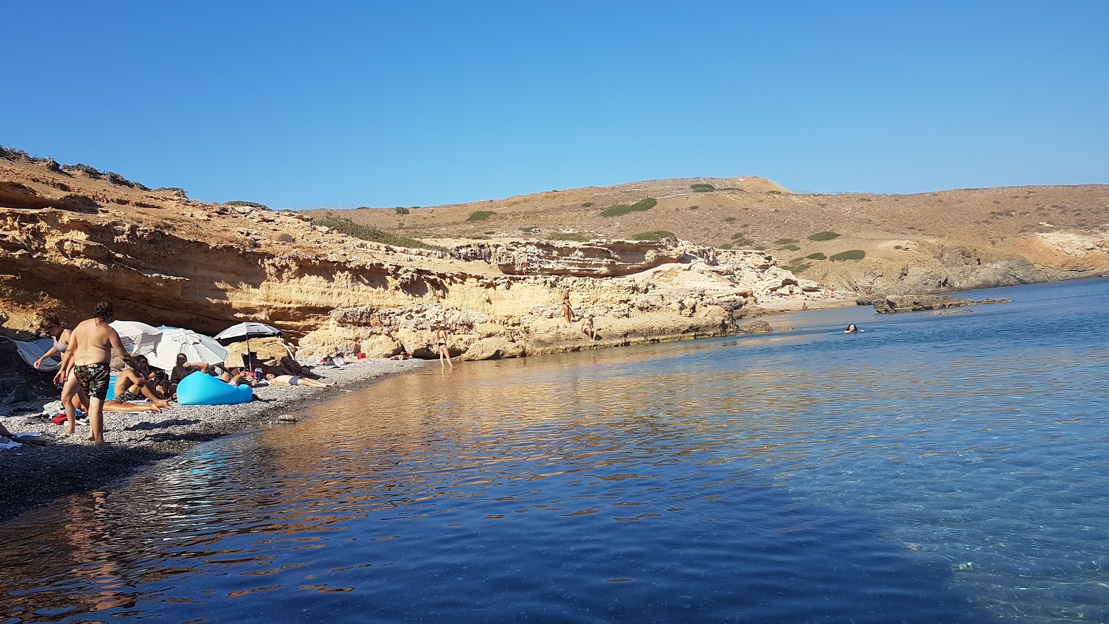 Foto af Plakes beach med blåt rent vand overflade